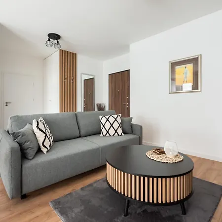 Ursus Chic By Bookinghost * Warszawa