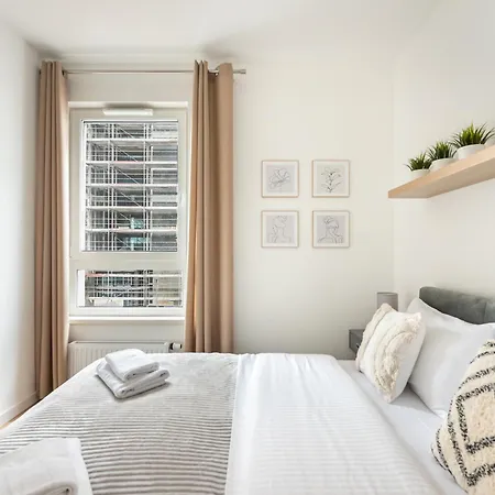 Ursus Chic By Bookinghost Apartmán