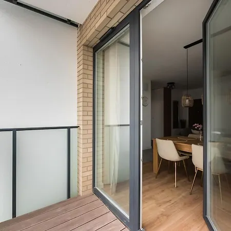 Ursus Chic By Bookinghost Varšava